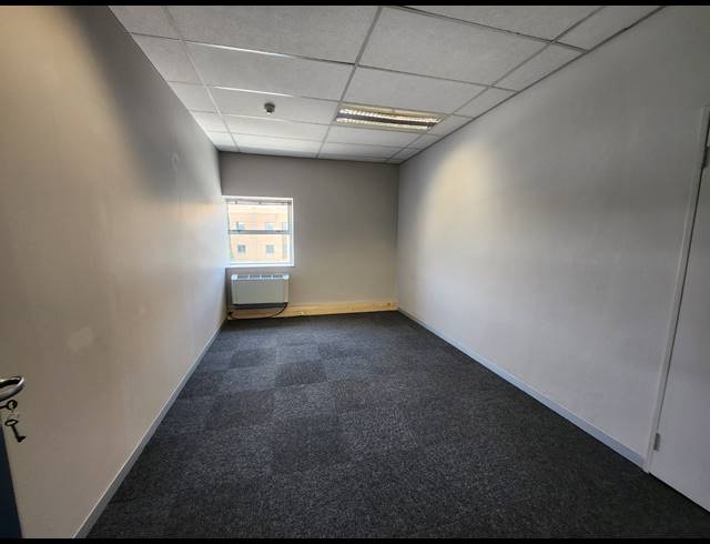 624M² OFFICE TO LET IN VORNA VALLEY